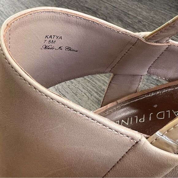 Donald J Pliner Katya Cutout Block Heel Shoes Size 7.5 Tan Neutral Beige Leather - Picture 3 of 12